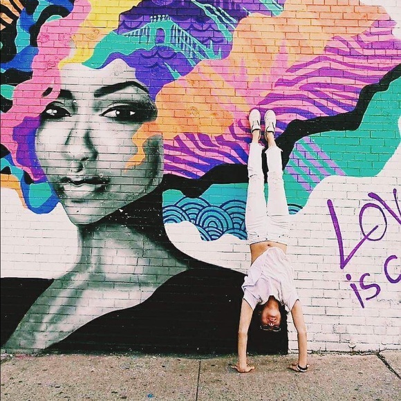 Meet your Posher, Kristen! - Picture 1 of 6